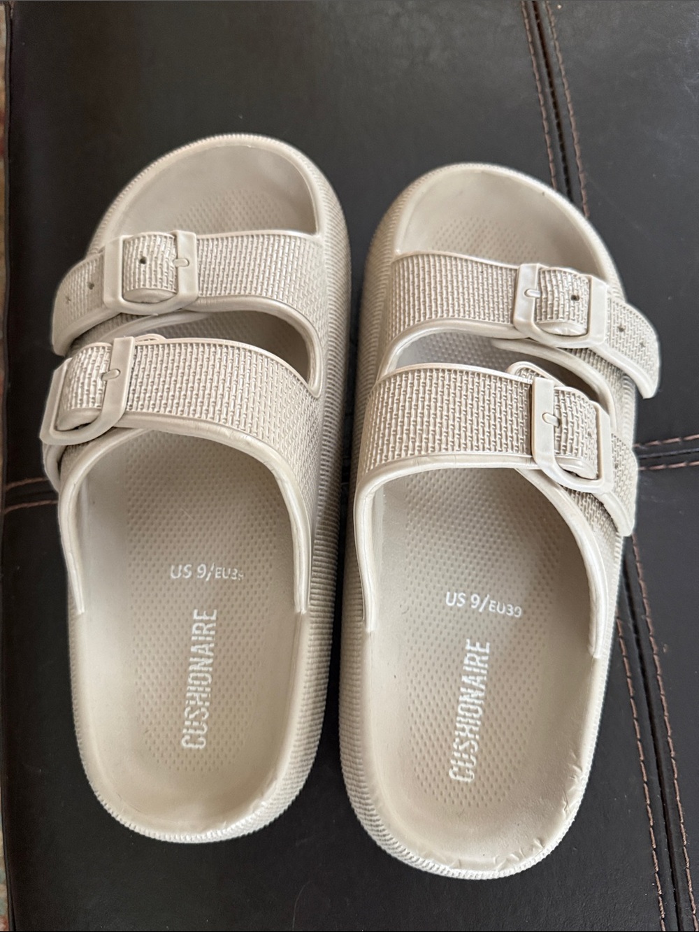 Cushionaire Womens Double-Strap Slide Sandals in Cream
